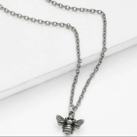 Jewelry - SILVER DAINTY BEE nature trendy charm necklace
